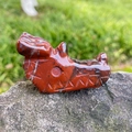 Escultura de cabeza de dragón en jaspe rojo cristal natural gema decorativa - Piedra Arcoíris