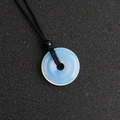 Collana con ciondolo a ciambella in opale con cordino nero e finitura blu lucida - Opale (Sintetico)
