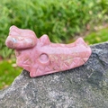 Figurine de crâne de dragon de 2 pouces en cristal naturel de quartz rose sculpté - Rhodonite