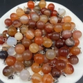 Pendentif boule en cristal d'agate rouge poli avec fermoir argenté et texture pierre - Agate rouge
