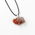 Pendentif éléphant en agate brun-rouge sculpté à la main sur cordon noir tressé - Jade Coloré 1pc
