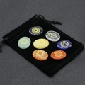 Sette pietre energetiche dei chakra con simboli dorati e sacchetto di velluto - Set di 7 Pezzi