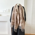 Écharpe réversible marron et beige avec motifs de doudou et cœurs en jacquard - Café Clair