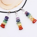 Collana con pendenti in pietre naturali dei sette Chakra su cordino di cera nero - Pendaglio Irregolare / Arcobaleno