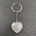 Portachiavi con cuore di cristallo di agata rosa traslucido e anello in metallo - Agata Grigia