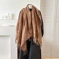 Sciarpa effetto cashmere marrone caldo con motivo a quadri e frange morbide per l'autunno - Marrone