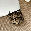 Tragbare Make-up-Tasche mit Leopardenmuster, Reißverschluss und Bärenanhänger - Klein