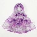 Dettaglio ravvicinato della sciarpa in voile sfumato viola e bianco con trama leggera - Tie-Dye Viola (VE002-3#)