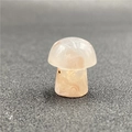 Vue macro d'une figurine de champignon en agate sakura avec des motifs floraux naturels - Petit Champignon en Agate Fleur de Cerisier