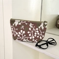 Portable floral embroidery cosmetic bag in dusty rose cotton with leaf patterns - Brown