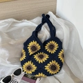 Handgefertigte dunkelblaue Häkeltasche mit gelbem Sonnenblumenmuster für Damen - Dunkelblau