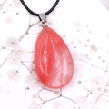 Colgante de cristal rosa en forma de gota con cordón trenzado negro y cierre de plata - Rojo Sandía (Sintético)