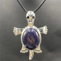 Ciondolo a tartaruga con pietra blu stellata e finitura metallica argento lucido - Pietra di Sabbia Blu 1Pz (Sintetico)