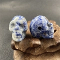 Pendentifs crâne en pierre de sodalite bleue et blanche avec trou pour la bijouterie - Jaspe à Points Bleus