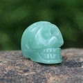 Pendentif tête de mort sculpté en aventurine verte avec perçage horizontal - Aventurine Verte