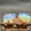 Magnifiques pendentifs éléphants en opale sculptée aux reflets bleus irisés - Opale Synthétique