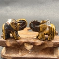 Pendentif éléphant sculpté en œil de tigre avec rayures marron doré et bélière argent - Œil de tigre