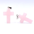Colgante de cruz de cristal rosa natural pulido con cierre de metal plateado - Cuarzo rosa