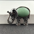 Broche éléphant rétro en alliage avec une pierre de cristal verte de forme ovale - Style Éléphant Aventurine Verte