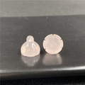 Dettaglio macro del ciondolo in quarzo rosa e perla per creazione gioielli fai da te - Quarzo rosa
