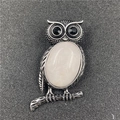 Broche chouette argentée vintage avec yeux en gemme noire et incrustation de pierre naturelle - Quartz rose
