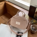 Mini borsa bowling rosa in velluto a coste con tracolla su legno - Rosa