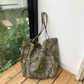 Borsa tote in tela verde scuro con stampa paisley bianca e tracolle lunghe - Verde Militare