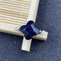 Dettaglio del connettore quadrifoglio in pietra blu con doppi anelli d'argento - Connettore in Pietra del Sole Blu (Sintetico)