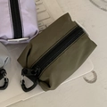 Mini pochette à monnaie tactique en nylon vert olive avec mousqueton sur un clavier - Vert Militaire