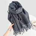 Dicker dunkelgrauer Mélange-Schal mit langen Fransen und weicher warmer Textur - 67*180cm / Dunkelgrau