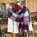 Sciarpa invernale con motivo a quadri sfumati rosso, bianco e blu e dettagli sfrangiati - 65-180CM / Rosso