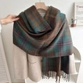 Écharpe à carreaux d'hiver verte et marron avec franges sur un manteau en laine femme - 67-180CM / Vert foncé