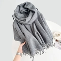 Klassischer grauer Winter-Schal mit Waffelstruktur und eleganten Fransen-Details - 67*180cm / Grau