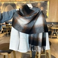 Sciarpa a quadri invernale con sfumature nero, caramello e beige e lunghe frange - 65-180CM / Caffè Nero