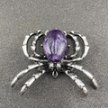 Broche araignée vintage avec une grande pierre d'améthyste violette ovale en argent vieilli - Améthyste