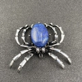 Broche araignée avec pierre de lapis-lazuli bleu profond et pattes argentées à texture osseuse - Lapis-lazuli