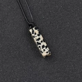 Pendentif rectangulaire en pierre naturelle tachetée avec cordon noir tressé réglable - Jaspe Dalmatien (Corde Noire)