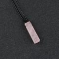 Pendentif en quartz rose rectangulaire avec cordon noir tissé pour femme et fille - Quartz Rose (Corde Noire)