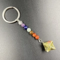 Portachiavi stella Merkaba con sette perle chakra e anello in metallo argento - Unakite