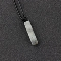 Pendentif rectangulaire minimaliste en pierre naturelle grise sur cordon noir - Labradorite (Corde Noire)