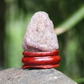 Pietra di ametista naturale su base decorativa in legno rosso per la decorazione - Quarzo Fragola
