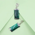 Elegante lange druppeloorbellen met groene malachiet cilindersteen en zilveren details - Malachiet (Synthetisch)