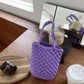 Handgefertigte violette hohlgestrickte Beuteltasche mit stabilen gewebten Griffen - Lila