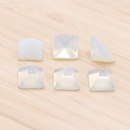 Set di sei pietre piramidali in opalite traslucida per gioielli fai-da-te e decorazioni - Opale Sintetico