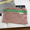 Estuches de malla de nailon en gris y rosa con cremalleras de colores para objetos pequeños - Rosa
