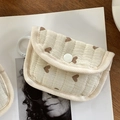 Quilted floral coin purse in off-white fabric with heart pattern and keychain ring - Heart