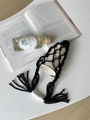 Porte-bouteille en macramé noir fait main avec pompons blancs et anse de transport - Noir