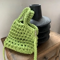 Borsa all'uncinetto verde lime fatta a mano con trama a maglia cava e tracolla - verde chiaro