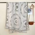 Etnische sjaal met geometrisch mandala-patroon in beige en grijs met kwastjes - Geometrische ronde stijl / Lichtgrijs