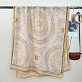 Boheemse crème sjaal met okerkleurige zonnepatronen en retro mode-accessoires - Geometrische ronde stijl / Lichtgeel